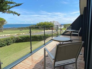 Outdoor dining - Les Chardonnerets, House with sea view, beach 100 metres away, Le Pouldu (Clohars-Carnoet)