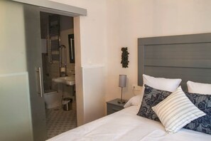 1 bedroom, iron/ironing board, WiFi, bed sheets - Adapted room 1 in El Villar house (Estación de Brazatortas-Veredas)