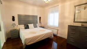1 habitación, tabla de planchar con plancha, wifi y ropa de cama 