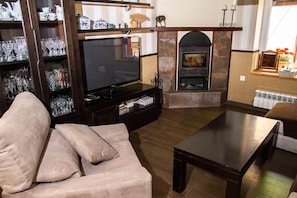 TV, fireplace