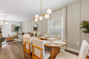Dining - Stunning 5Bd Near Disney   Reunion 7832 (Kissimmee)
