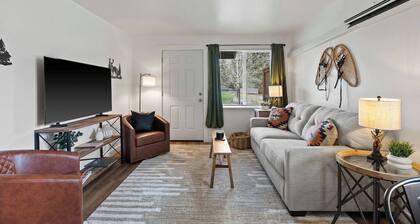 Glacier Basecamp Central Family Apt + Pickleball