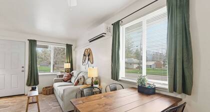 Glacier Basecamp Central Family Apt + Pickleball