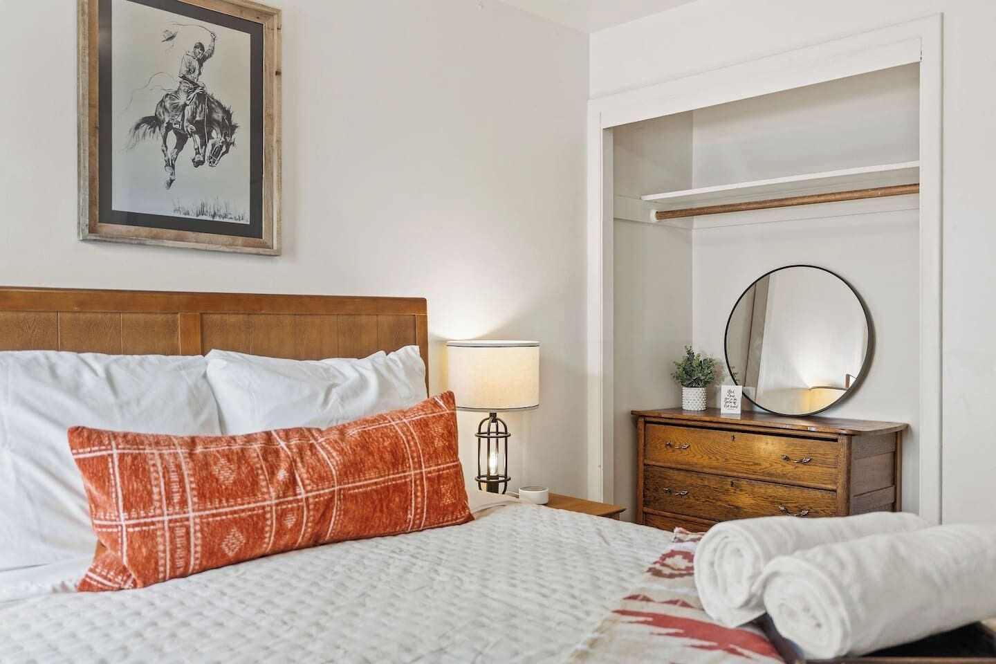 Iron/ironing board, travel crib, WiFi, bed sheets