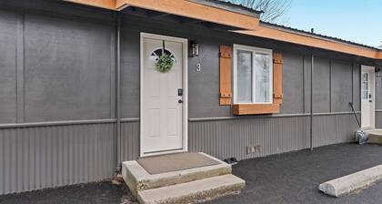 Cozy Family Escape Near Glacier + Pickleball