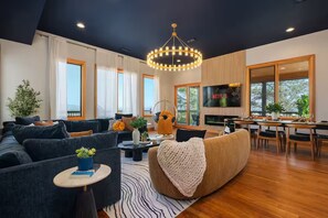 Smart TV, fireplace, video games, table football - Luxury Asheville Retreat •Theater • Game Room • Sauna • Hot Tub • Mountain Views (Asheville)