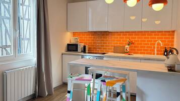 Micro-ondes, four, plaque de cuisson, lave-vaisselle