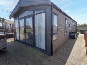 Terrace/patio - Stone Crab Lodge (Haverfordwest)
