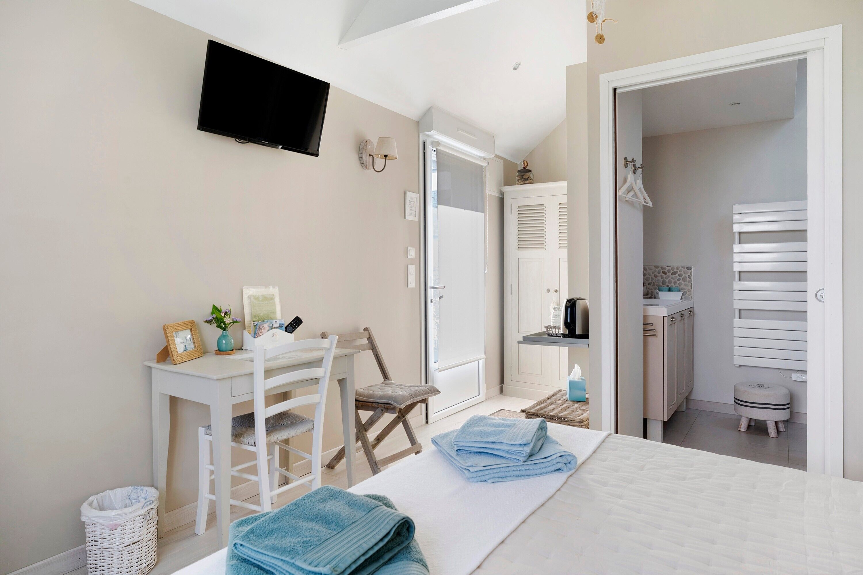 1 bedroom, WiFi, bed sheets