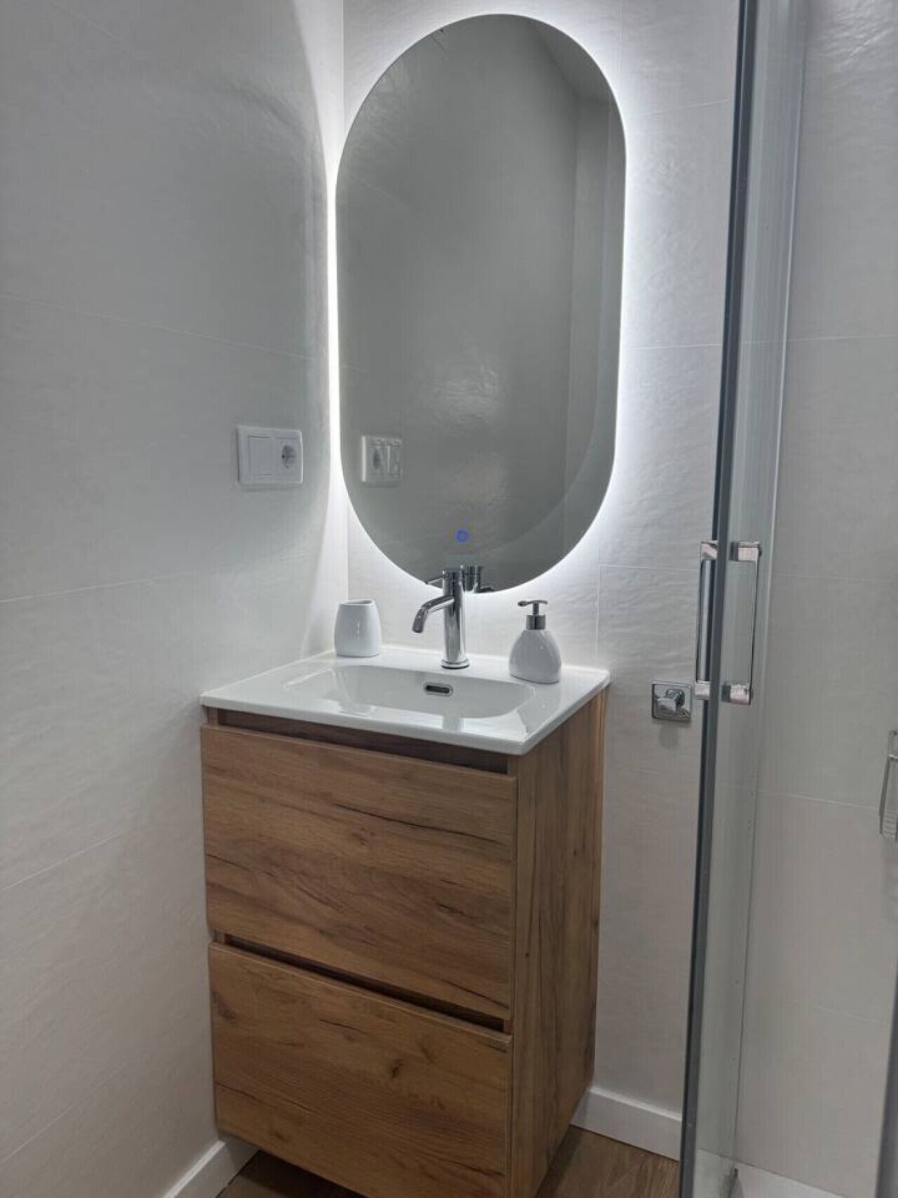 Douche, sèche-cheveux