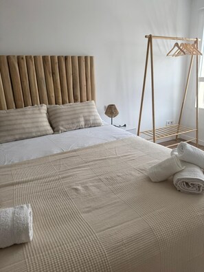 4 bedrooms, iron/ironing board, WiFi - Spacious apartment Mar de Ria (Ribeira)