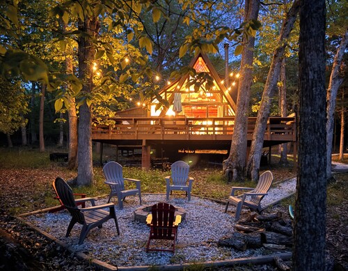 Cozy modern cabin nestled in the beautiful woods of Innsbrook.