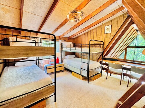 Cozy modern cabin nestled in the beautiful woods of Innsbrook.