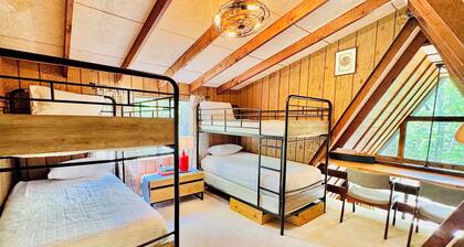 Cozy modern cabin nestled in the beautiful woods of Innsbrook.
