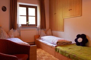 2 bedrooms, WiFi, bed sheets - Apartment "Wohnung Rosengarten Wieserhof" with Mountain View, Shared Garden & Wi-Fi (Aica di Sopra)