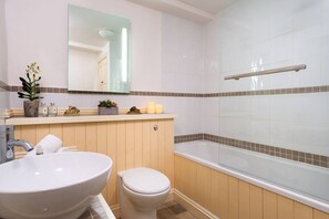 Haartrockner, Handtücher, Toilettenpapier