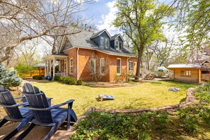 Property grounds - Historic Family-Friendly Gem Steps from Downtown, CU & Hiking Trails (Boulder)