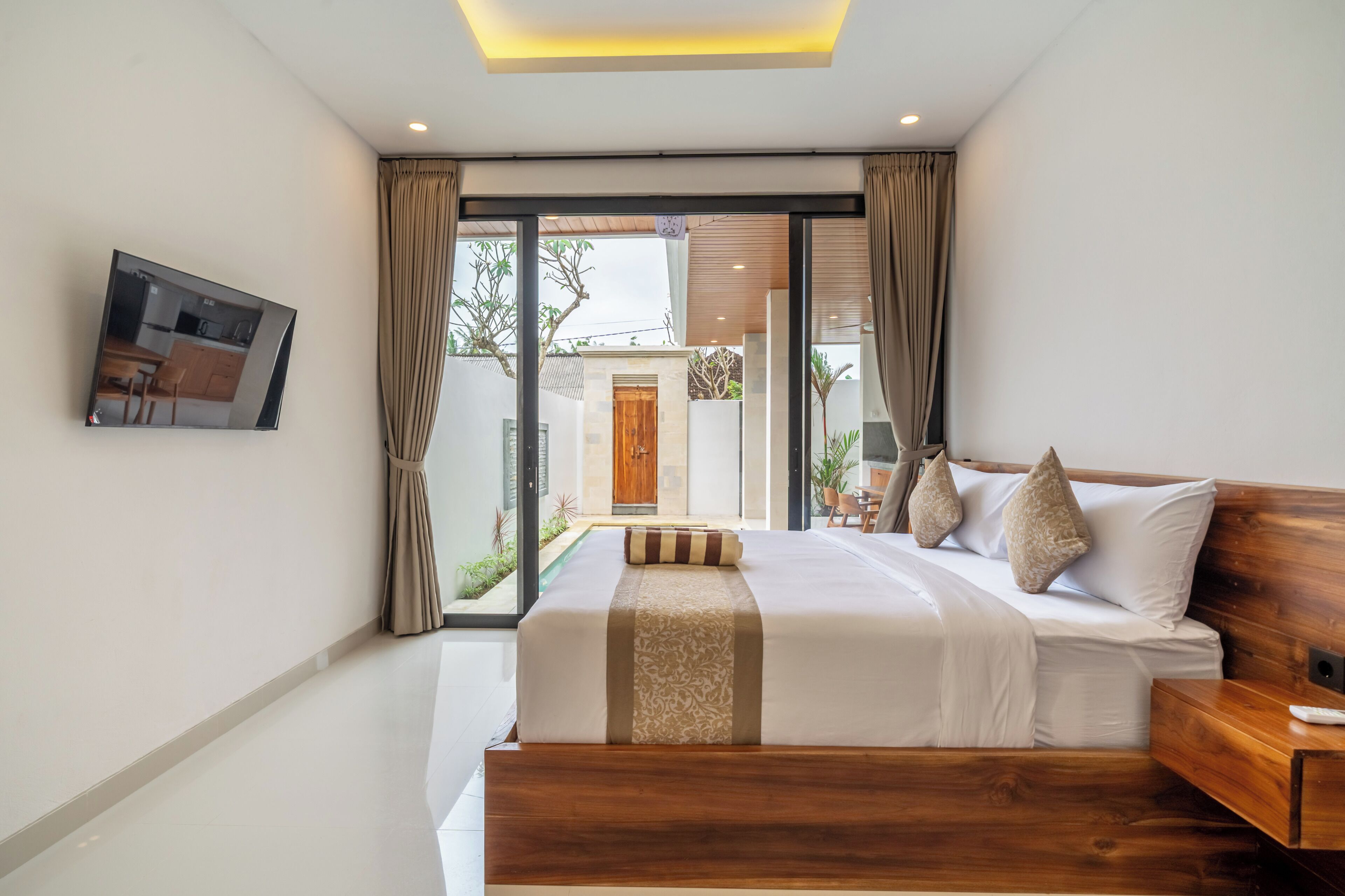 Villa, 1 slaapkamer, privézwembad | Een kluis op de kamer, een bureau, een laptopwerkplek, gratis wifi