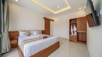 In-room safe, desk, laptop workspace, free WiFi
