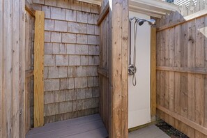 Hair dryer, towels, soap, toilet paper - Spacious, 4-bedroom, Dogs ok, Minutes from Beaches! (Harwich)