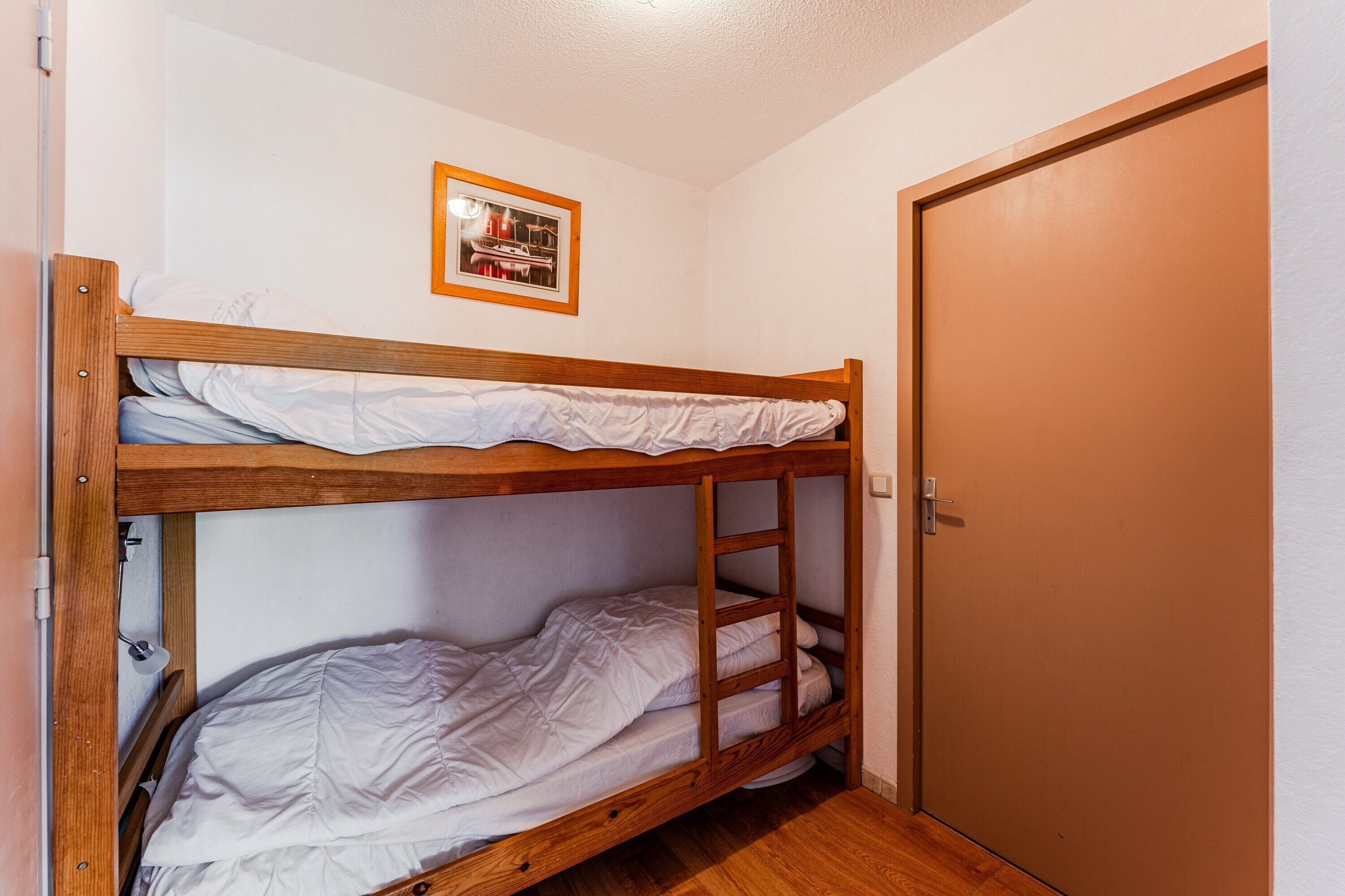 1 chambre, fer et planche à repasser, draps fournis