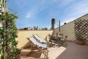 Outdoor dining - Penthouse Between Sky and Sea with Panoramic Terrace - Lido Di Ostia (Lido di Ostia)