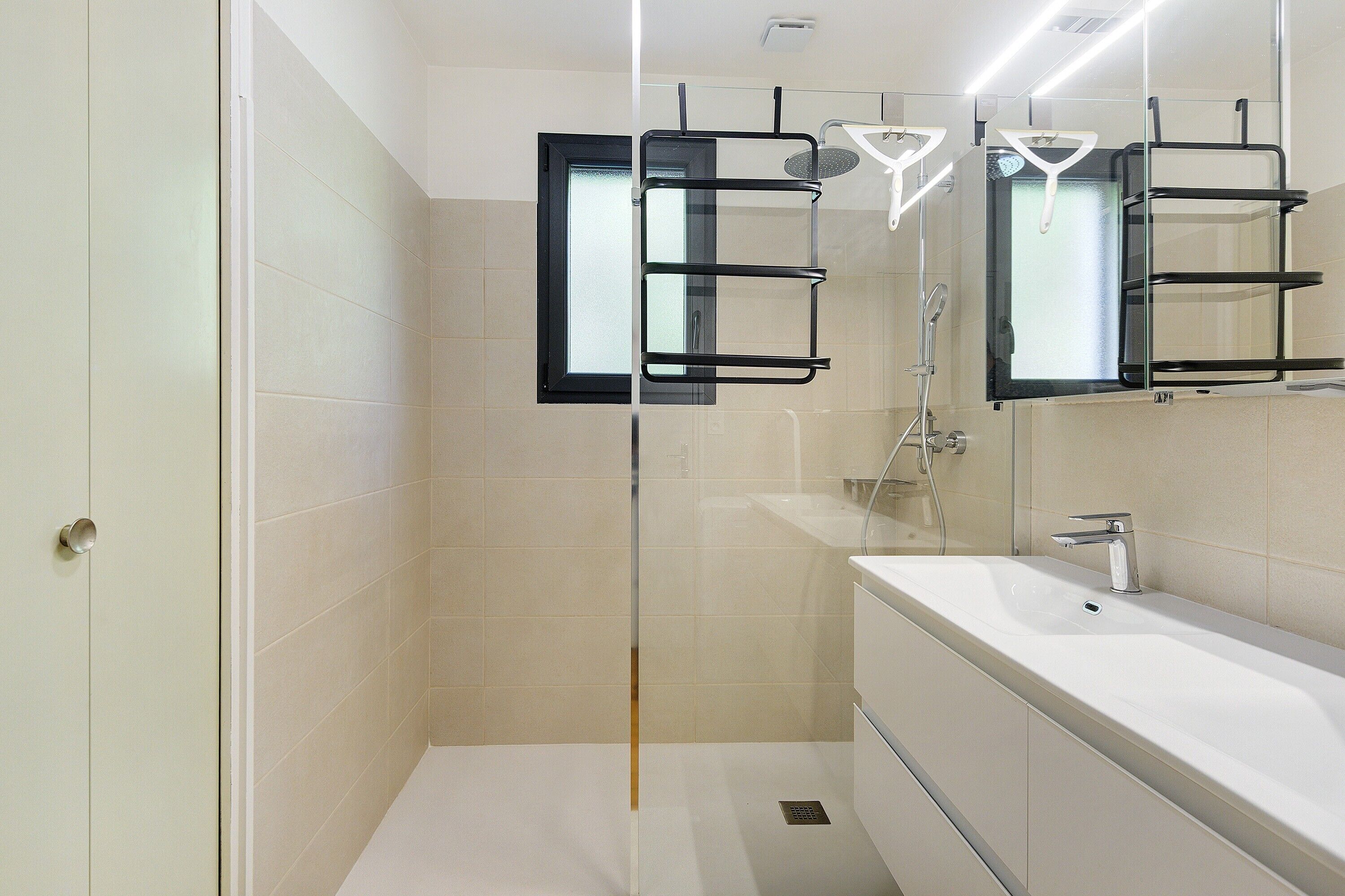 Shower, towels