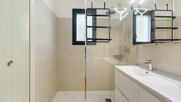 Shower, towels