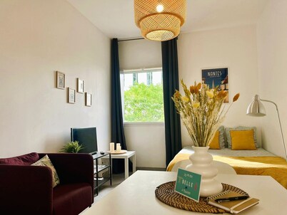 The Little Tryo – Bright Studio, Gare Sud