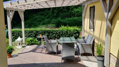 Apartment „Birkenhain“ mit Bergblick, privater Terrasse und WLAN