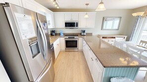 Fridge, microwave, oven, stovetop - Beautiful Lake frontPrivate Villa SPC 0013 with free beach service for 2 (Destin)