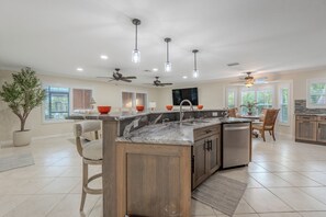 Interior - 🌞🌴Private Screened-In Heated Pool | 4 Min Walk to Beach | The Sunseeker (Fort Myers Beach)