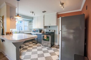 Refrigerador, microondas, horno y lavavajillas 