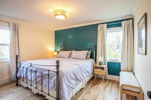 1 bedroom, free WiFi - Junebug - 2 bedroom, 1 bathroom home in The Heights (Hood River)
