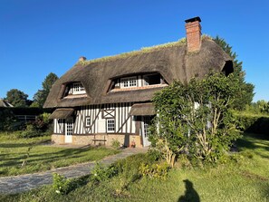 Exterior - Pretty Norman cottage in the heart of the Auge region. Quietly. 4000 m2 plot (Livarot-Pays-d'Auge)