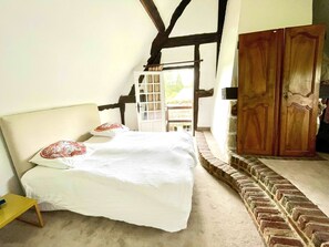 5 chambres, fer et planche à repasser, Wi-Fi, draps fournis