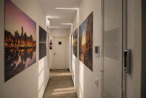Interior entrance - Colonna Suites And Apartments (Bari)