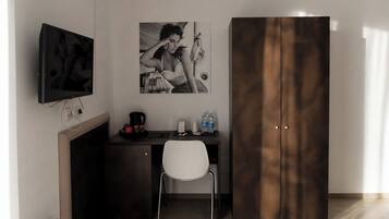 Ropa de cama hipoalergénica, minibar, escritorio y wifi gratis