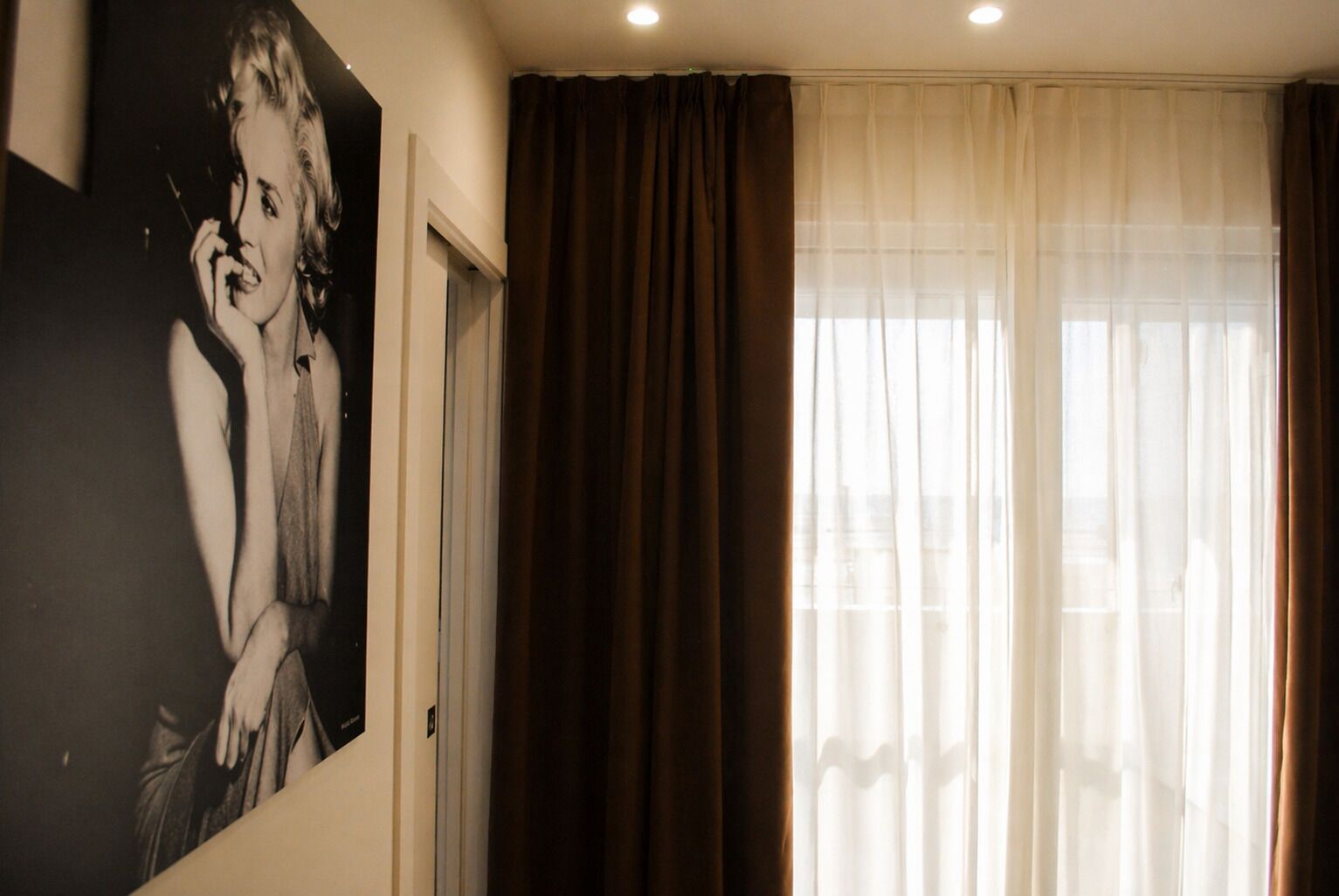 Ropa de cama hipoalergénica, minibar, escritorio y wifi gratis 