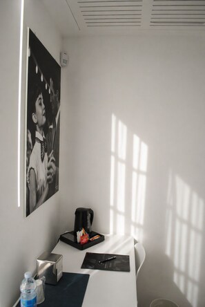 Single Room | Hypo-allergenic bedding, minibar, desk, free WiFi -  Colonna Suites Bari (Bari)