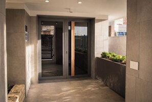 Property entrance - Colonna Suites And Apartments (Bari)