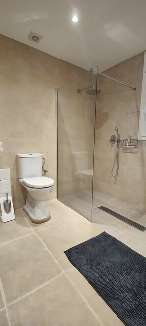 Bathroom - Holiday Home 'Can Sais' with Mountain View, Wi-Fi and Air Conditioning (Els Masos de Pals)