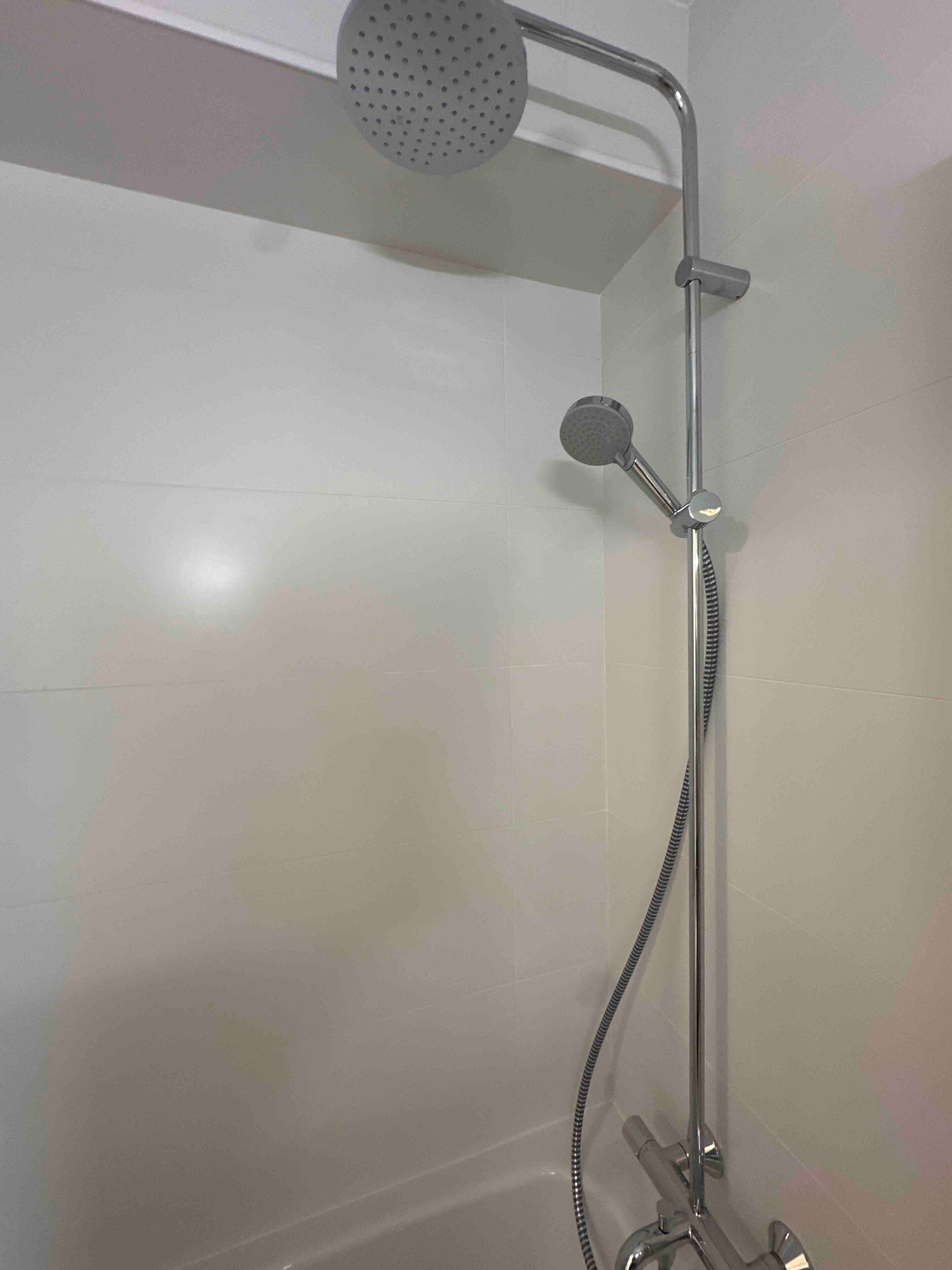 Shower, towels