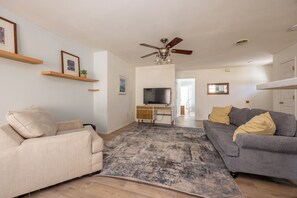 TV - Spacious 4BR Retreat • Sleeps 7 • Near Durango, Navajo Dam & Farmington (Aztec)