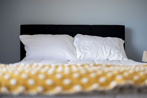 4 bedrooms, WiFi, bed sheets, wheelchair access
