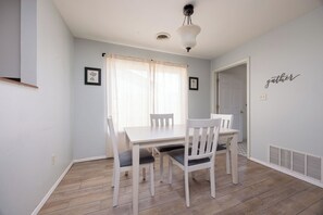 Dining - Spacious 4BR Retreat • Sleeps 7 • Near Durango, Navajo Dam & Farmington (Aztec)