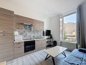 Refrigerador, microondas, horno, placa de cocina