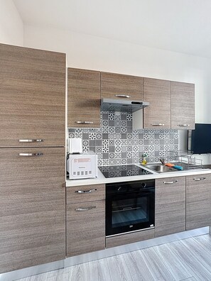 Refrigerador, microondas, horno, placa de cocina