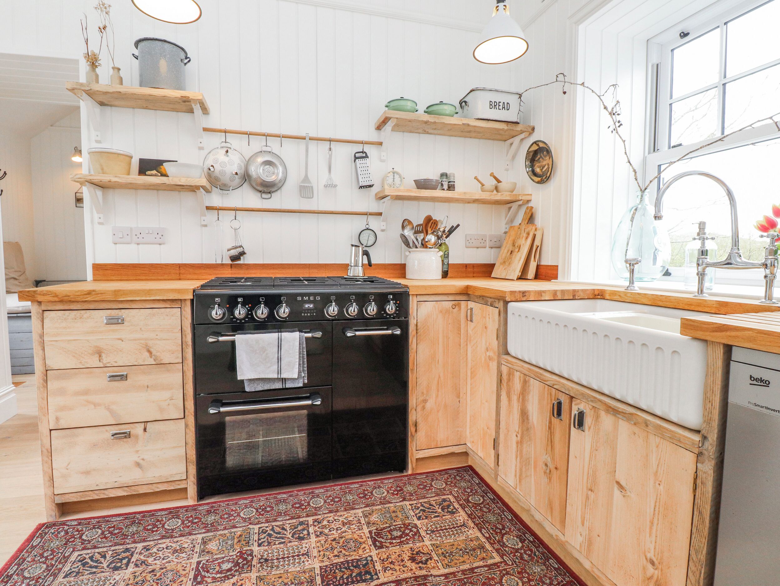 Dishwasher, cookware/dishes/utensils