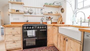 Dishwasher, cookware/dishes/utensils